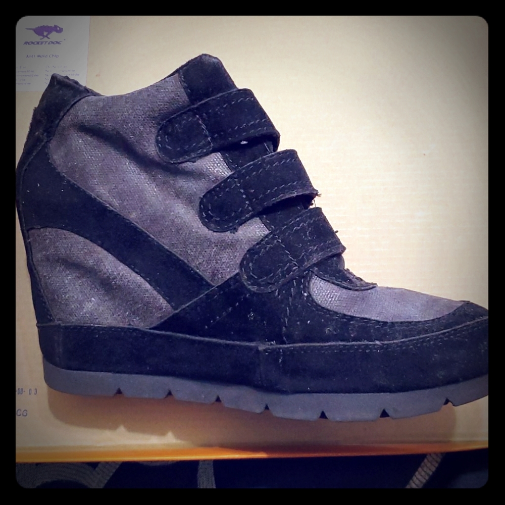 Wedge bootie sneaker